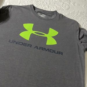 Men’s UA shirt